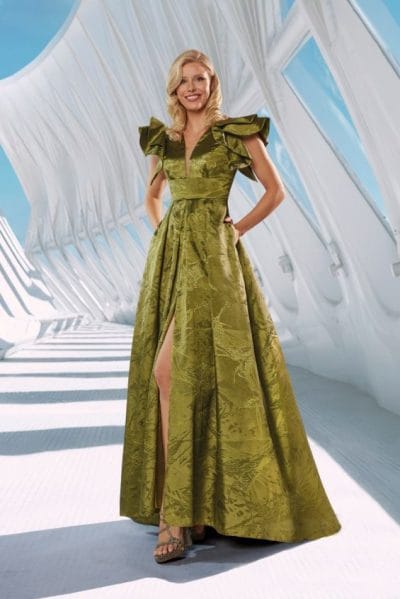 Vestido largo verde volantes en hombros Ref. 824