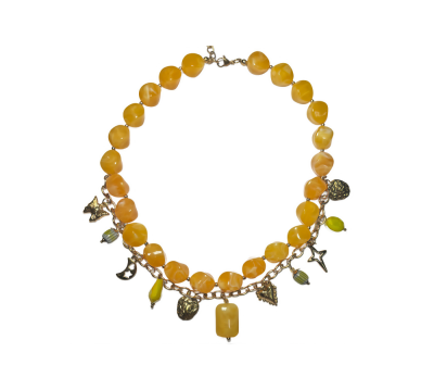 Collar piedras naranjas con charms dorados