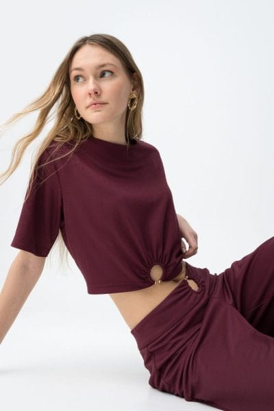 Alternative view of Camiseta cropped burdeos detalle dorado Ref. Deerling