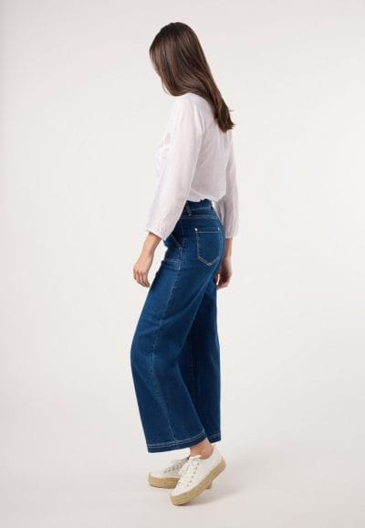 Alternative view of Blusa blanca calada Ref. 3020
