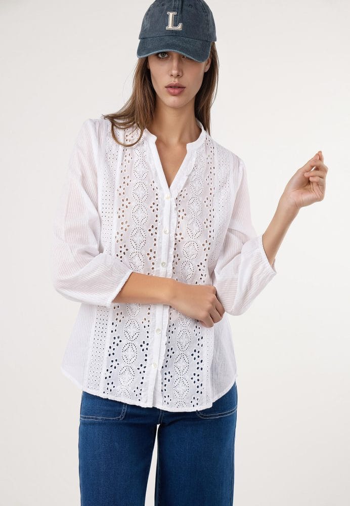 Blusa blanca calada Ref. 3020
