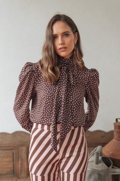 Alternative view of Blusa lazada marrón topitos rosas Ref. 126-208