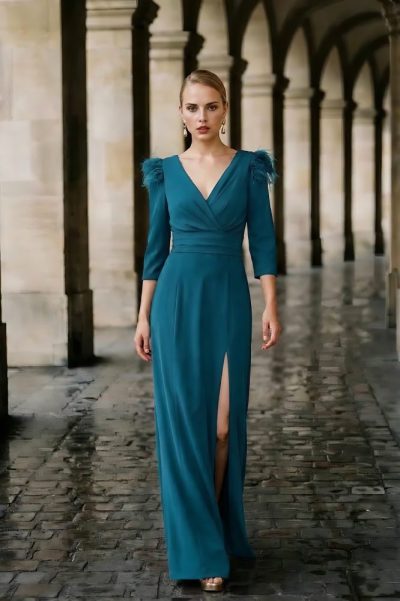 Vestido largo plumas verde Ref. 2797