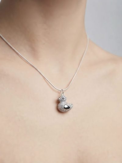 Alternative view of Collar plateado pato brillos