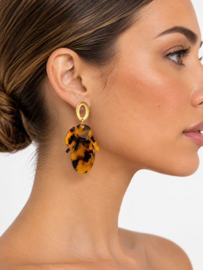 Alternative view of Pendientes carey dorados
